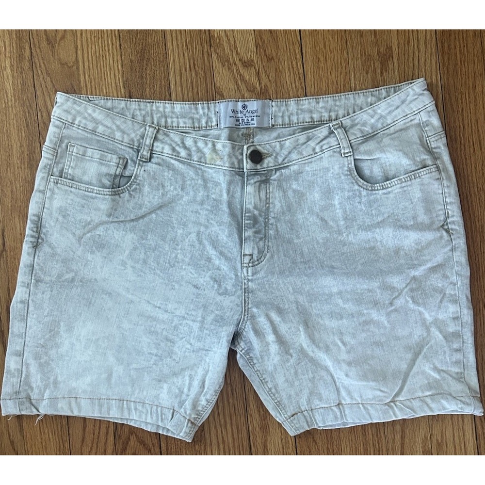 White Angel Denim Light Wash Shorts Womans SZ 18 Stretch